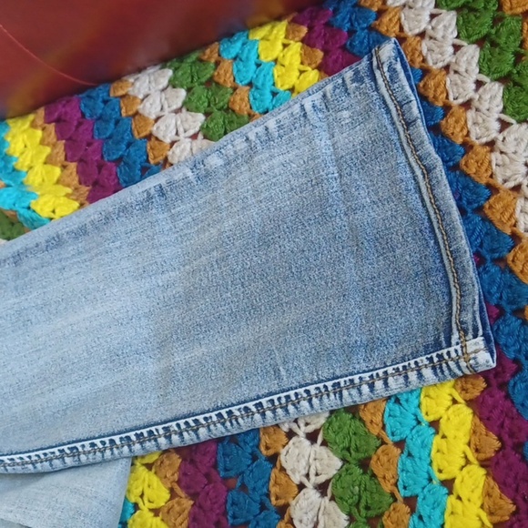 Silver Diva Junior Midrise Rhinestone/Embroidery Skinny Jean, Acid Wash, Size 11 - Picture 7 of 8